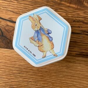 FREDERICK Warne. Peter Rabbit Mini Tin. (1995) Like new.